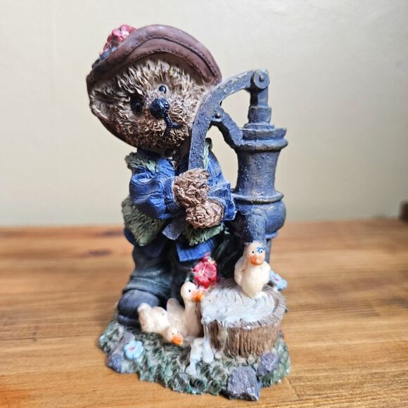 Boyd's Bears Outdoor Floral Brimmed Grandma Gardner Wash Spigot & Ducklings - Picture 1 of 9